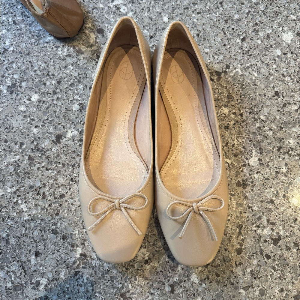 Porte & Paire Light tan ballet flats